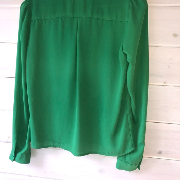 Only green blouse - Picture 2 of 3